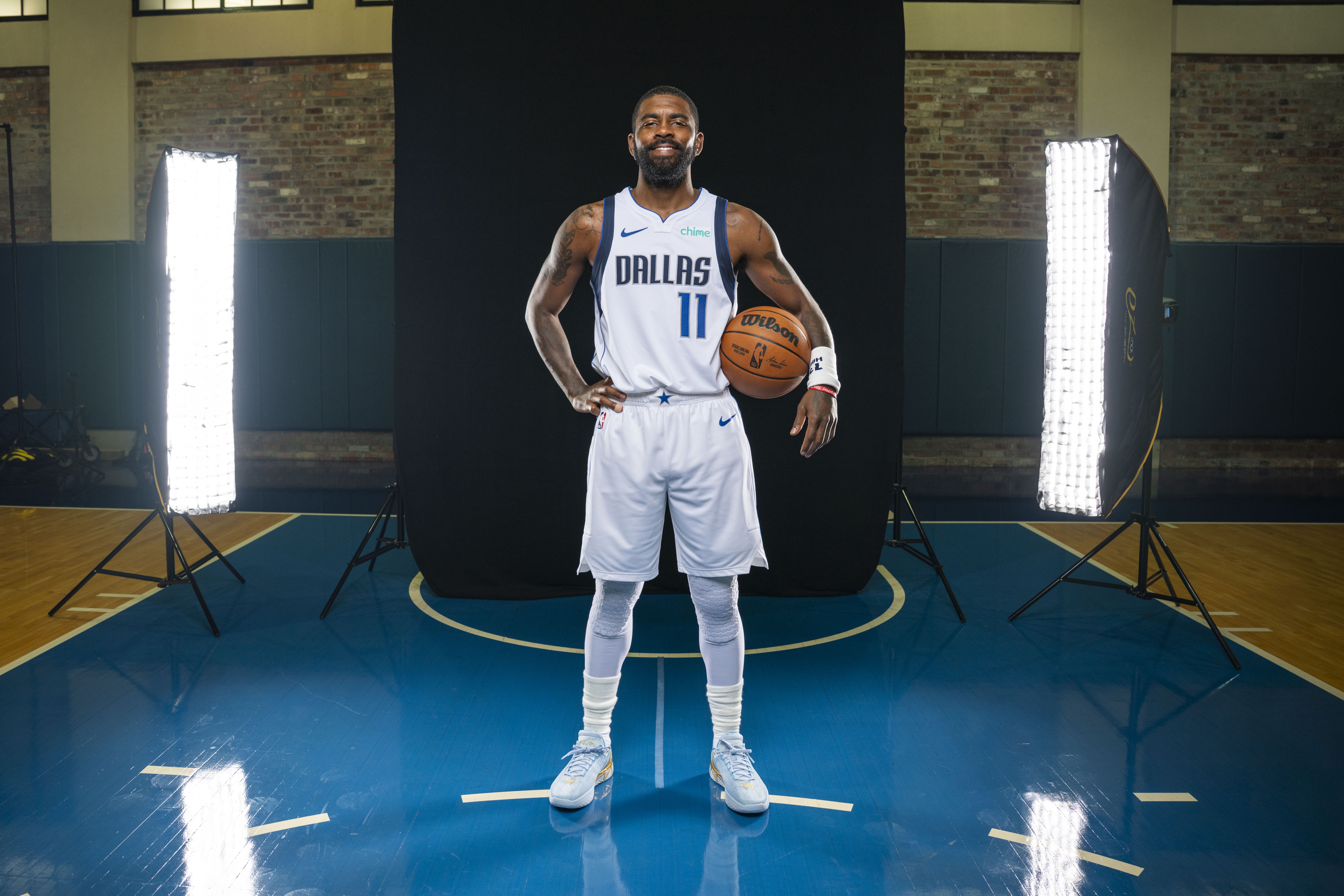 开云下载-有盼头了！雷吉·米勒：欧文的目标是在二月中旬复出